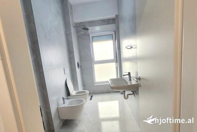 Shtepi me qera Apartament ne Tirane, 1+1, Mobilimi E mobiluar, Pagesa 40,000  Leke.