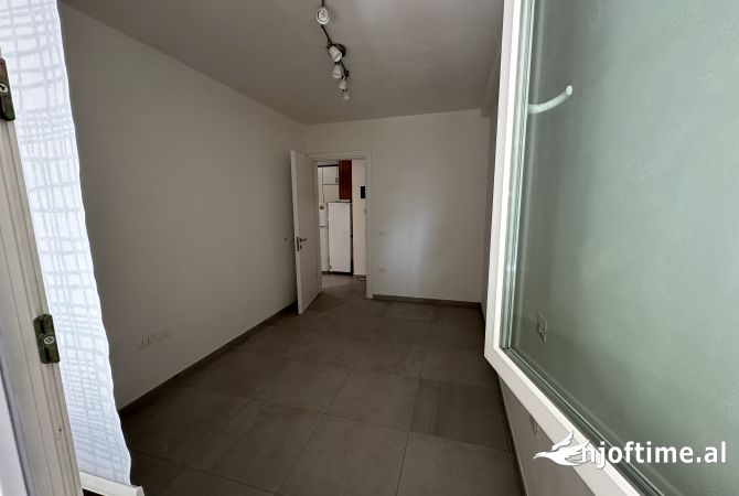 Shtepi me qera Apartament ne Tirane, 2+1, Mobilimi E mobiluar, Pagesa 600  Euro.