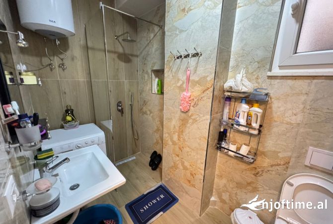 Shtepi ne shitje Apartament ne Tirane, 1+1, Mobilimi E mobiluar, Pagesa 165,000  Euro.