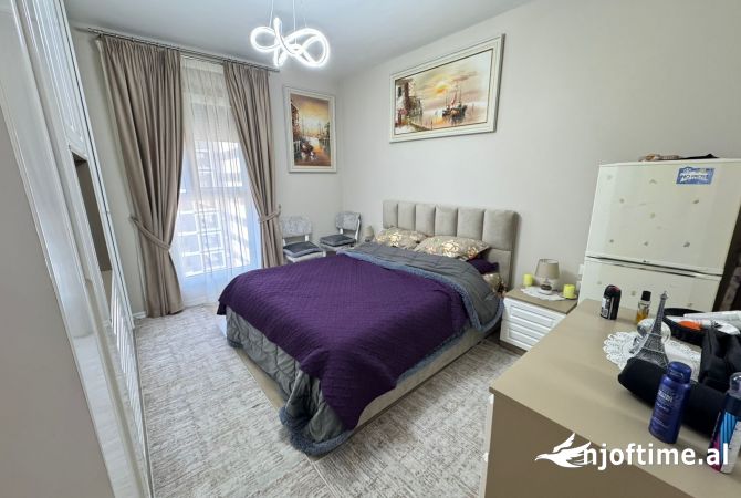 Shtepi ne shitje Apartament ne Tirane, 1+1, Mobilimi E mobiluar, Pagesa 165,000  Euro.