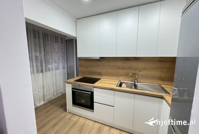 Shtepi me qera Apartament ne Tirane, 1+1, Mobilimi E mobiluar, Pagesa 480  Euro.