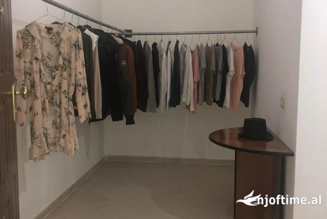 Shtepi ne shitje Apartament ne Tirane, 1+1, Mobilimi E mobiluar, Pagesa 80,000  Euro.