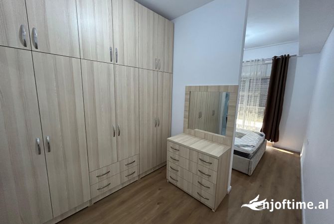 Shtepi me qera Apartament ne Tirane, 2+1, Mobilimi E mobiluar, Pagesa 500  Euro.