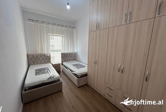 Shtepi me qera Apartament ne Tirane, 2+1, Mobilimi E mobiluar, Pagesa 500  Euro.