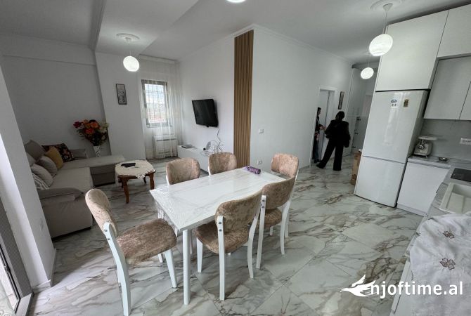 Shtepi me qera Apartament ne Tirane, 2+1, Mobilimi E mobiluar, Pagesa 800  Euro.
