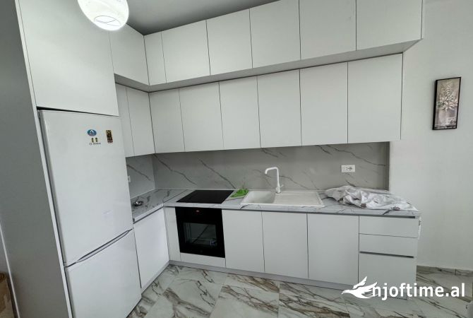 Shtepi me qera Apartament ne Tirane, 2+1, Mobilimi E mobiluar, Pagesa 800  Euro.