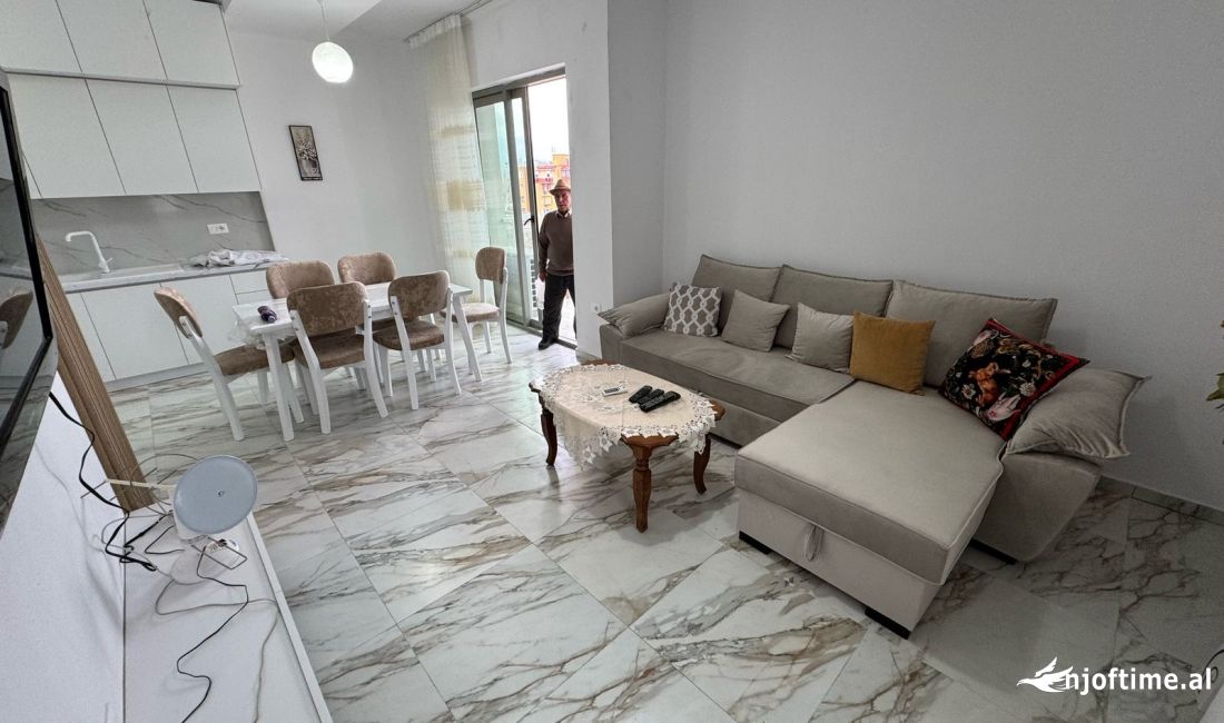 Shtepi me qera Apartament ne Tirane, 2+1, Mobilimi E mobiluar, Pagesa 800  Euro.