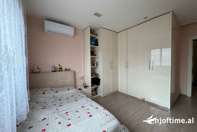 Shtepi ne shitje Apartament ne Tirane, 3+1, Mobilimi E mobiluar, Pagesa 250,000  Euro.