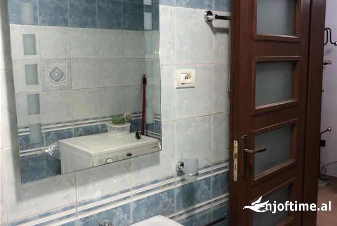 Shtepi me qera Apartament ne Tirane, 1+1, Mobilimi E mobiluar, Pagesa 550  Euro.