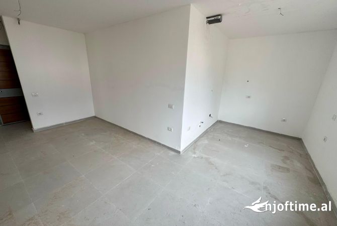 Shtepi me qera Apartament ne Tirane, 2+1, Mobilimi Bosh, pa mobiluar, Pagesa 650  Euro.