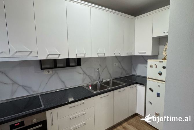 Shtepi me qera Apartament ne Tirane, 1+1, Mobilimi E mobiluar, Pagesa 650  Euro.