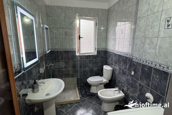 Shtepi me qera Apartament ne Tirane, 1+1, Mobilimi E mobiluar, Pagesa 650  Euro.