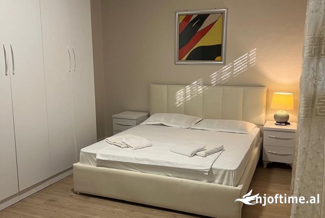 Shtepi me qera Apartament ne Tirane, 3+1, Mobilimi E mobiluar, Pagesa 600  Euro.
