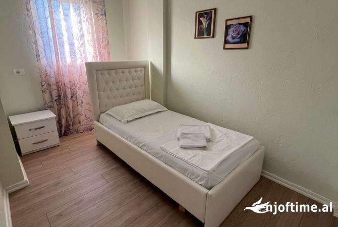 Shtepi me qera Apartament ne Tirane, 3+1, Mobilimi E mobiluar, Pagesa 600  Euro.