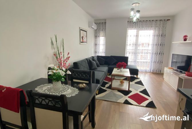 Shtepi ne shitje Apartament ne Tirane, 2+1, Mobilimi E mobiluar, Pagesa 130,000  Euro.