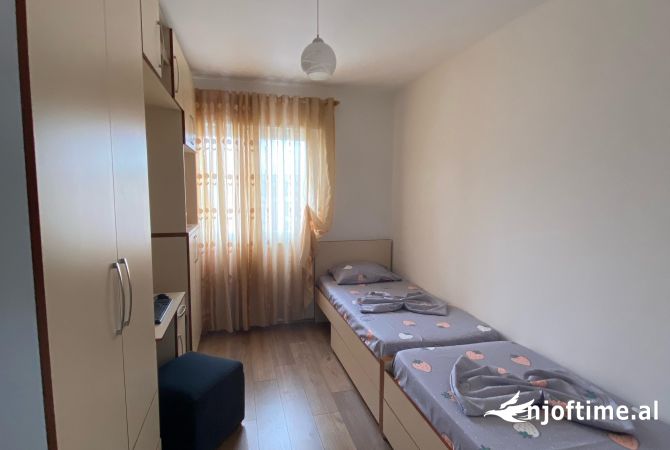 Shtepi ne shitje Apartament ne Tirane, 2+1, Mobilimi E mobiluar, Pagesa 130,000  Euro.