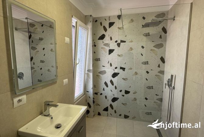 Shtepi me qera Apartament ne Tirane, 2+1, Mobilimi E mobiluar, Pagesa 500  Euro.