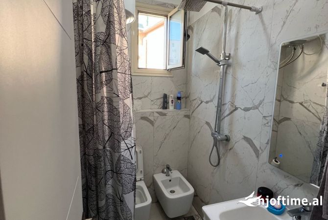 Shtepi me qera Apartament ne Tirane, 1+1, Mobilimi E mobiluar, Pagesa 35,000  Leke.