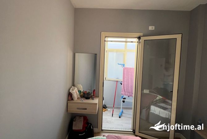 Shtepi me qera Apartament ne Tirane, 1+1, Mobilimi E mobiluar, Pagesa 35,000  Leke.