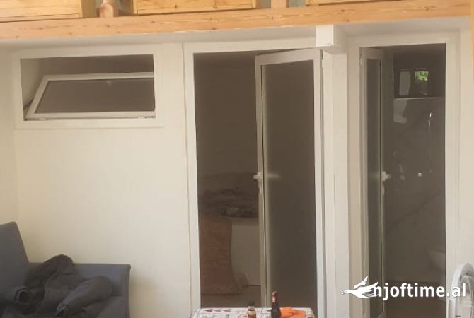 Shtepi ne shitje Apartament ne Tirane, Garsoniere, Mobilimi E mobiluar, Pagesa 63,000  Euro.