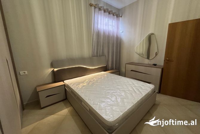 Shtepi ne shitje Apartament ne Tirane, 2+1, Mobilimi E mobiluar, Pagesa 80,000  Euro.