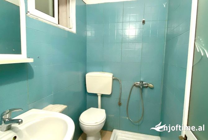 Shtepi ne shitje Apartament ne Tirane, Garsoniere, Mobilimi E mobiluar, Pagesa 50,000  Euro.