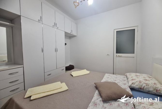 Shtepi me qera Apartament ne Tirane, 1+1, Mobilimi E mobiluar, Pagesa 370  Euro.