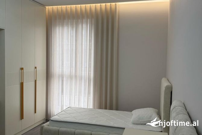 Shtepi me qera Apartament ne Tirane, 3+1, Mobilimi E mobiluar, Pagesa 850  Euro.