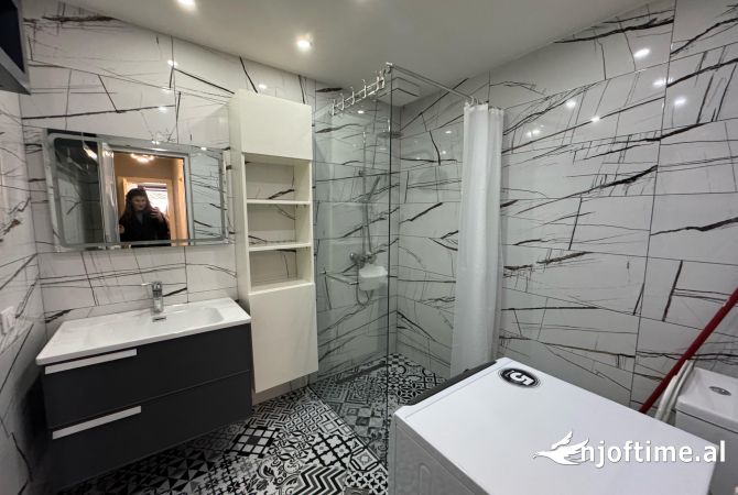 Shtepi me qera Apartament ne Tirane, 1+1, Mobilimi E mobiluar, Pagesa 400  Euro.