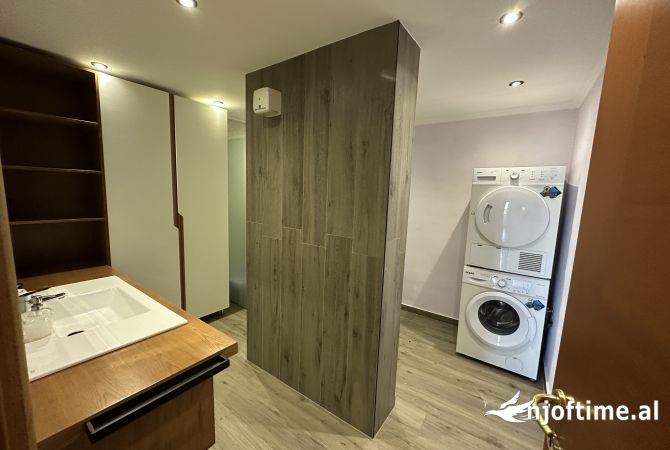 Shtepi ne shitje Apartament ne Tirane, 3+1, Mobilimi E mobiluar, Pagesa 330,000  Euro.