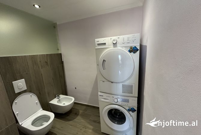 Shtepi ne shitje Apartament ne Tirane, 3+1, Mobilimi E mobiluar, Pagesa 330,000  Euro.