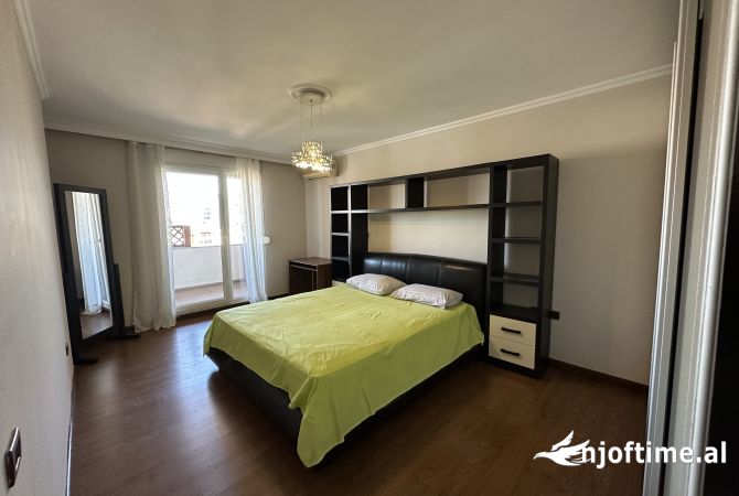 Shtepi ne shitje Apartament ne Tirane, 3+1, Mobilimi E mobiluar, Pagesa 330,000  Euro.