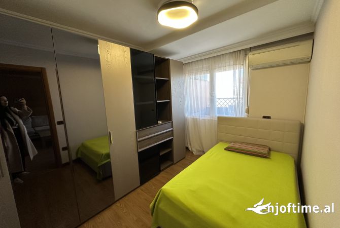 Shtepi ne shitje Apartament ne Tirane, 3+1, Mobilimi E mobiluar, Pagesa 330,000  Euro.