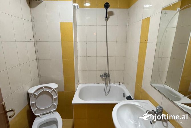 Shtepi me qera Apartament ne Tirane, 2+1, Mobilimi E mobiluar, Pagesa 50,000  Leke.