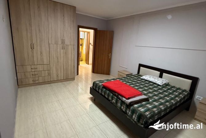 Shtepi me qera Apartament ne Tirane, 2+1, Mobilimi E mobiluar, Pagesa 50,000  Leke.