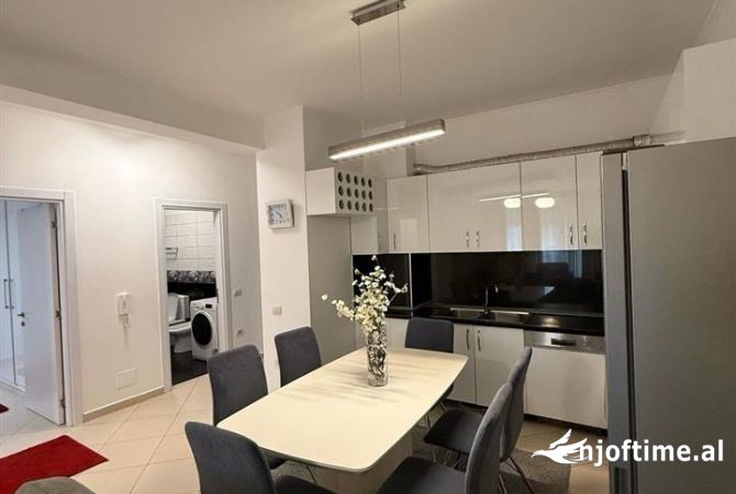 Shtepi me qera Apartament ne Tirane, 2+1, Mobilimi E mobiluar, Pagesa 550  Euro.