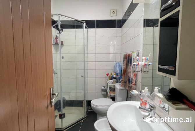 Shtepi me qera Apartament ne Tirane, 2+1, Mobilimi E mobiluar, Pagesa 450  Euro.