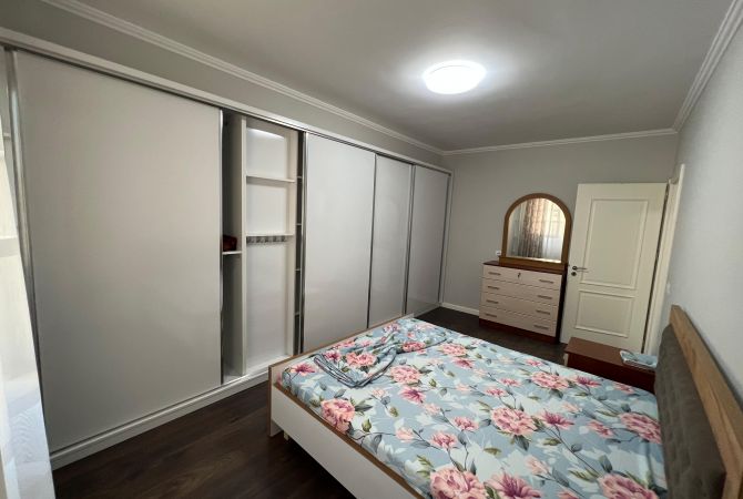 Shtepi me qera Apartament ne Tirane, 2+1, Mobilimi E mobiluar, Pagesa 1,000  Euro.