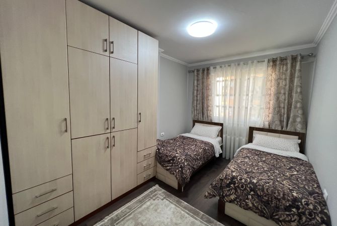 Shtepi me qera Apartament ne Tirane, 2+1, Mobilimi E mobiluar, Pagesa 1,000  Euro.