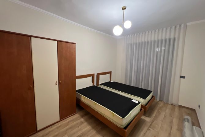 Shtepi me qera Apartament ne Tirane, 3+1, Mobilimi E mobiluar, Pagesa 650  Euro.