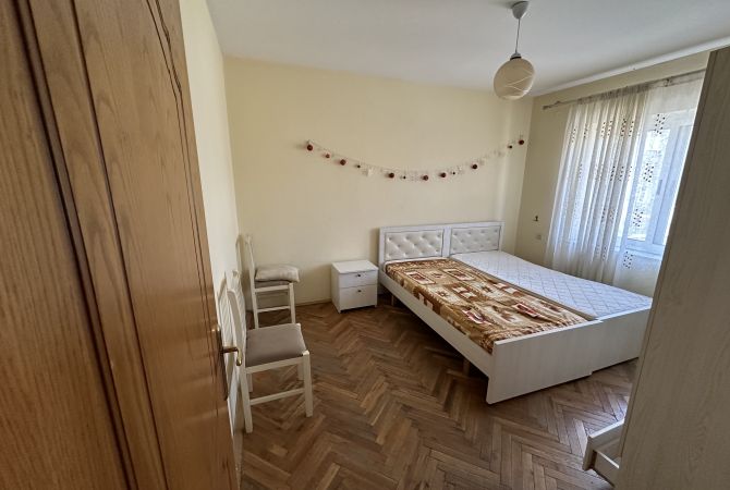 Shtepi ne shitje Apartament ne Tirane, 3+1, Mobilimi Pjeserisht e mobiluar, Pagesa 178,000  Euro.