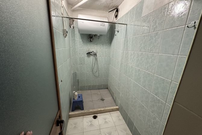 Shtepi ne shitje Apartament ne Tirane, 3+1, Mobilimi Pjeserisht e mobiluar, Pagesa 178,000  Euro.