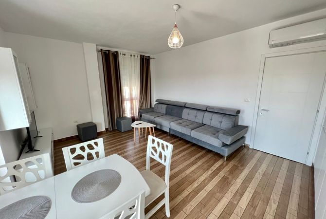 Shtepi me qera 3+1 ne Tirane - 55,000 Leke