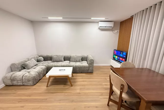 Shtepi ne shitje Apartament ne Tirane, 2+1, Mobilimi E mobiluar, Pagesa 185,000  Euro.