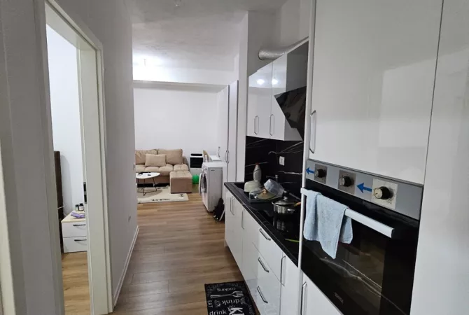 Shtepi ne shitje Apartament ne Tirane, 2+1, Mobilimi E mobiluar, Pagesa 115,000  Euro.