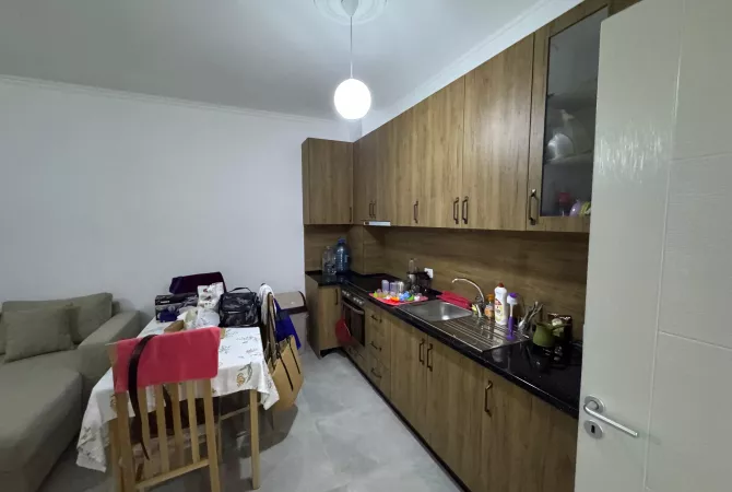 Shtepi me qera Apartament ne Tirane, 1+1, Mobilimi E mobiluar, Pagesa 450  Euro.