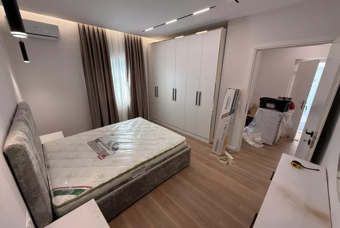 Shtepi ne shitje Apartament ne Tirane, 2+1, Mobilimi E mobiluar, Pagesa 115,000  Euro.