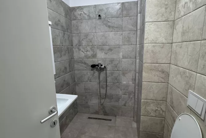 Shtepi me qera Apartament ne Tirane, 2+1, Mobilimi E mobiluar, Pagesa 850  Euro.