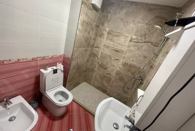 Shtepi me qera Apartament ne Tirane, 2+1, Mobilimi E mobiluar, Pagesa 60,000  Leke.