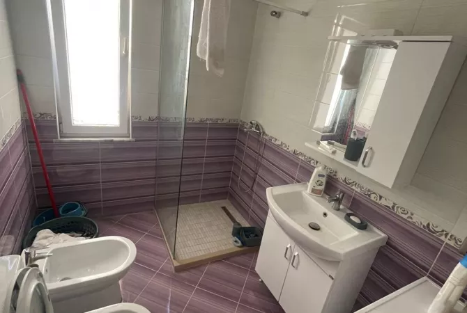 Shtepi me qera Apartament ne Tirane, 2+1, Mobilimi E mobiluar, Pagesa 60,000  Leke.